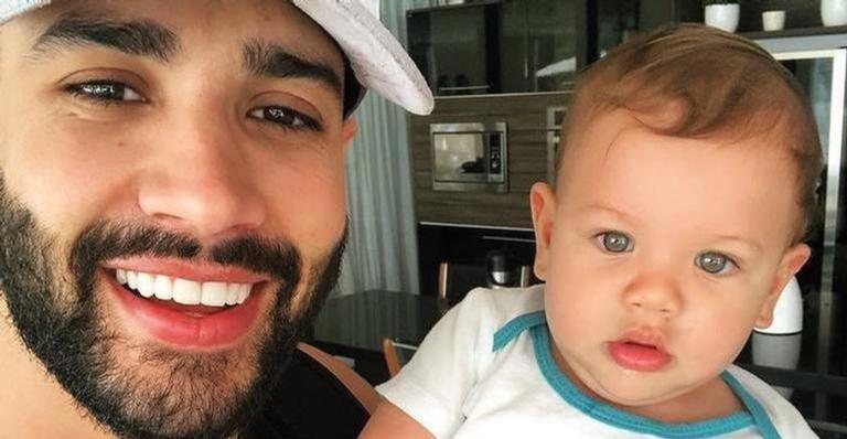 Gusttavo Lima encanta a web ao tocar piano com Gabriel - Reprodução/Instagram