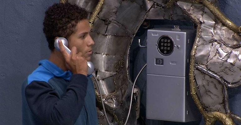 Danrley atende o Big Fone - Reprodução/TV Globo