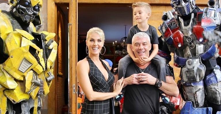 Ana Hickmann e Alexandre Corrêa comemoram 5 anos de Alezinho - Manuela Scarpa/Brazil News