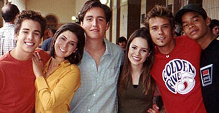 Parte do elenco do seriado Sandy & Junior - Acervo/TV Globo