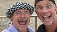 Flea e Chad Smith estão curtindo a passagem pelo país - Reprodução/ Instagram