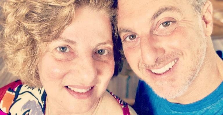 Luciano Huck posa ao lado da mãe, Marta - Reprodução Instagram