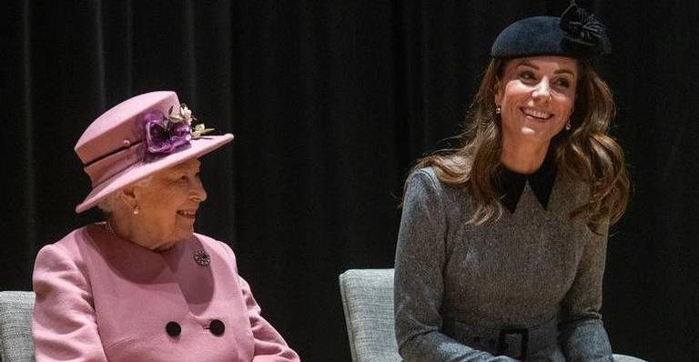 Rainha Elizabeth II e Kate Middleton - Reprodução/Instagram