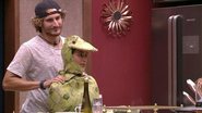 Carolina e Alan se tratam de forma bem carinhosa no "BBB 19" - Reprodução/TV Globo