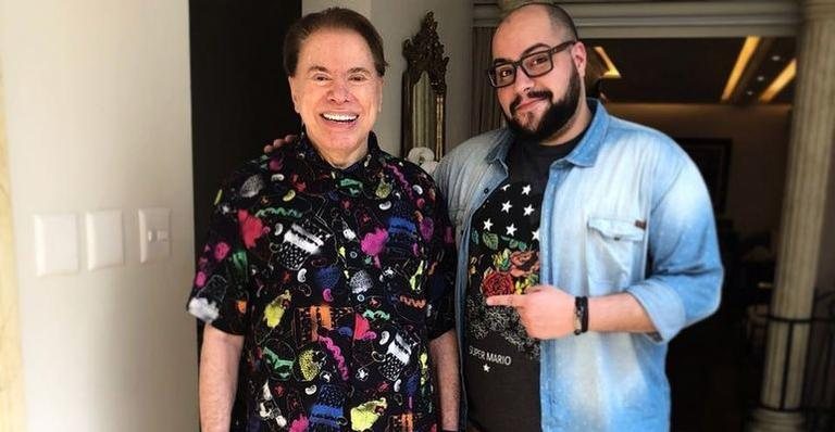 Silvio Santos usa pijama da marca de Tiago Abravanel - Divulgação