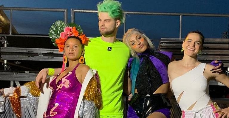 Pabllo Vittar e Sofi Tukker cantam ao vivo o resultado de sua parceria - Divulgação