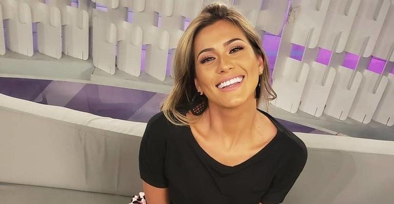 Lívia Andrade encanta internautas com decote ousado - Reprodução/Instagram