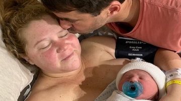 Amy Schumer com Chris Fisher e o filho - Reprodução/ Instagram