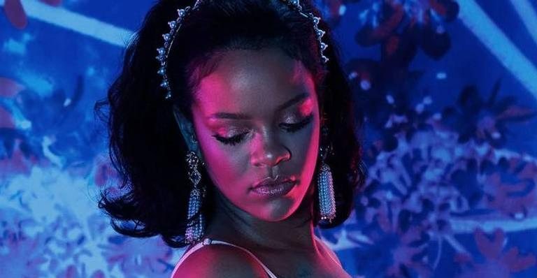 Rihanna em campanha para a sua marca - Foto/Destaque Rihanna Is Too Busy Dropping Savage X Fenty