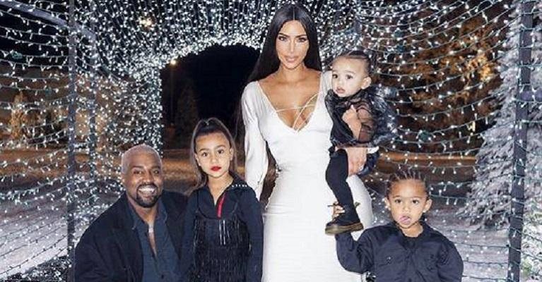 Kim Kardashian, Kanye West e os três filhos - Reprodução/ Instagaram