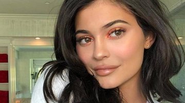 Milionária, Kylie Jenner expande suas marcas - Foto/Destaque Legenda