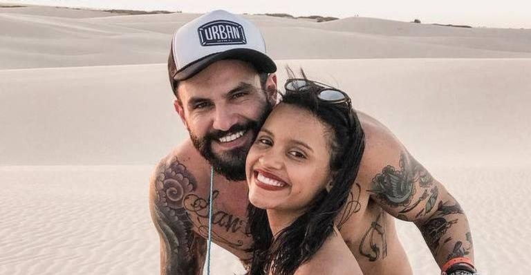 Casal posou em registro picante - Reprodução/Instagram