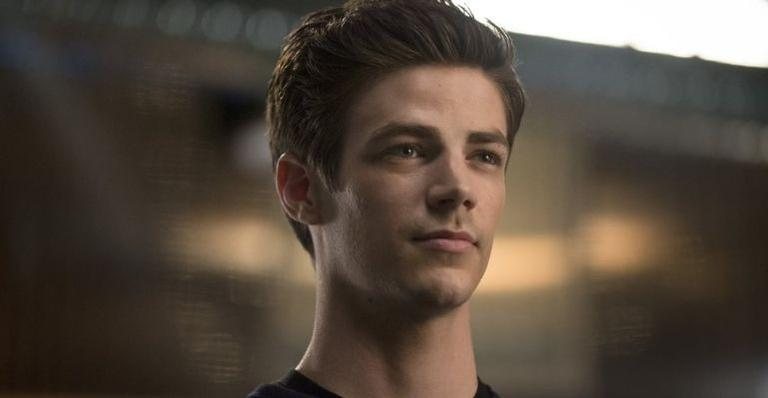 Ator de ‘The Flash’, posta foto ousada e enlouquece fãs - Foto/Destaque The Flash