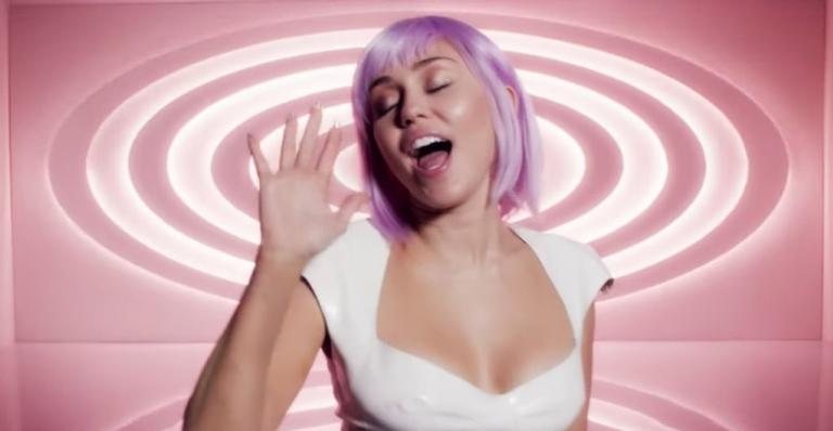 Miley Cyrus como Ashley O, em “Black Mirror” - Foto/Reprodução