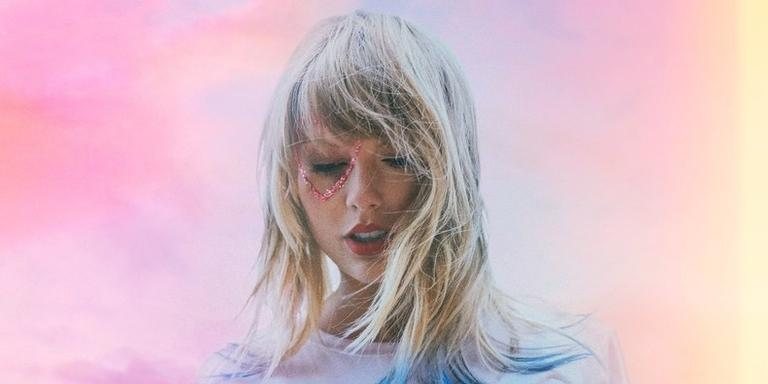 Lutando pela igualdade, Taylor Swift luta contra machismo e homofobia em nova música - Foto/Destaque 'Lover'