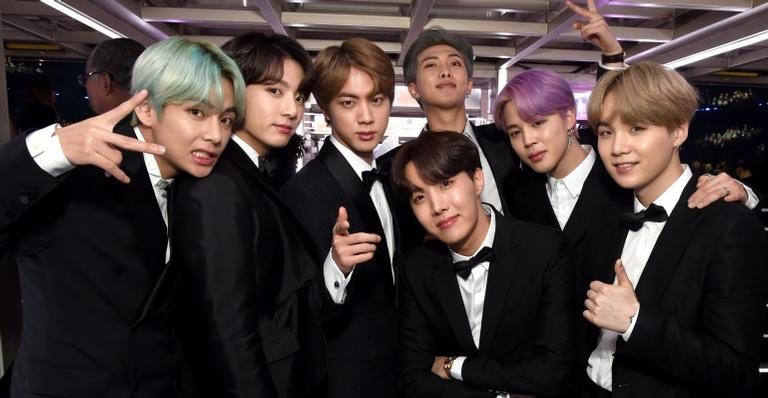 Apresentadores sofrem acusação após comentários maldosos contra BTS - Foto/Destaque Getty Images