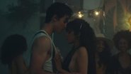 Shawn Mendes e Camila Cabello vivem um casal em ‘’Señorita’’ - Foto/Destaque Reprodução