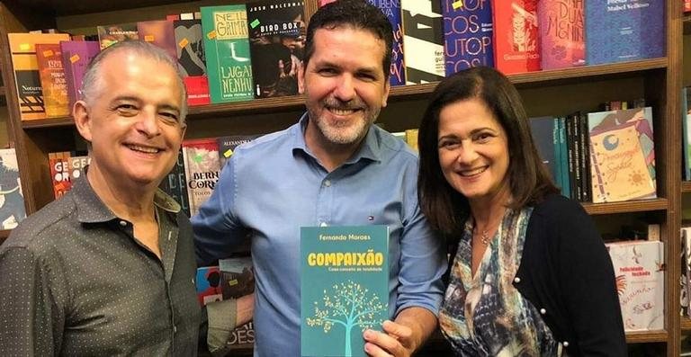 Fernando Moraes junto de ex-governador Márcio França (esquerda) e sua mulher, professora Lúcia França (direita) - Divulgação