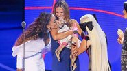 Anitta leva cachorro em premiação, é criticada e rebate - Manuela Scarpa/Brazil News