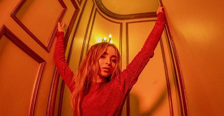 Sabrina Carpenter para o single 'I'm Fakin' - Reprodução/Instagram