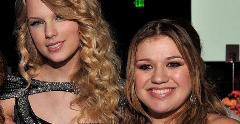 Taylor Swift e Kelly Clarkson durante evento - Reprodução/Divulgação