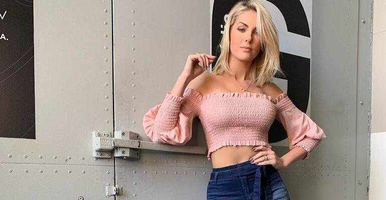 Ana Hickmann na Record TV - Reprodução/Instagram