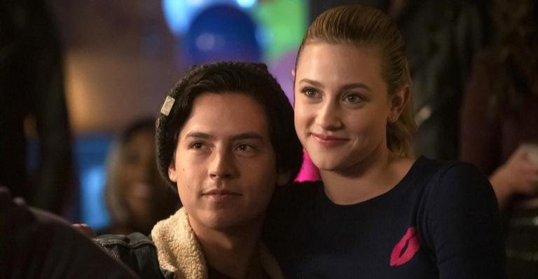 Lili Reinhart e Cole Sprouse passam por climão em entrevista - Foto/Destaque Riverdale/THE CW Divulgação