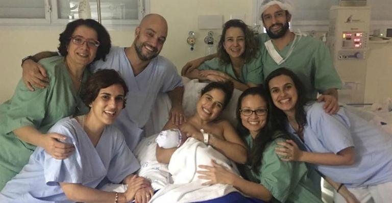 Camilla Camargo homenageia equipe médica da maternidade - Reprodução Instagram