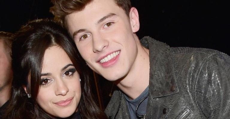 Shawn Mendes e Camila Cabello são flagrados em clima quente - Foto/Destaque Getty Images