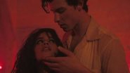 Shawn Mendes e Camila Cabello em cena quente durante o videoclipe de Señorita - Foto/Reprodução Señorita