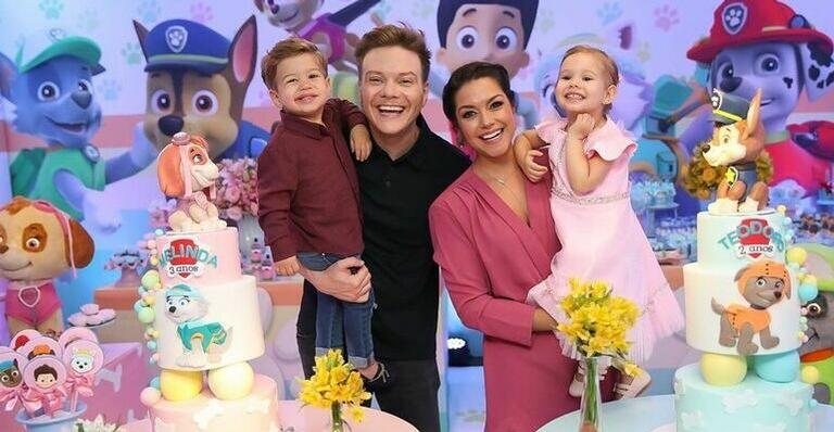 Thaís Fersoza e Michel Teló com os filhos, Melinda e Teodoro, na festa de aniversário - Estúdio Thalita Castanha