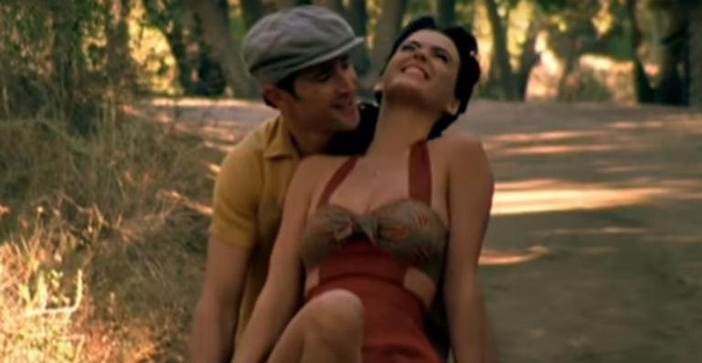 Katy Perry e Anderson Davis no clipe "Thinking of You" - Divulgação