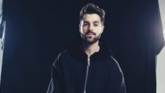 DJ escolhe acessório incomum para se exercitar no frio - Reprodução/Instagram