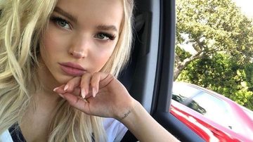 Dove Cameron posta foto sem sutiã com texto sobre empoderamento e liberdade feminina - Foto/Destaque Instagram