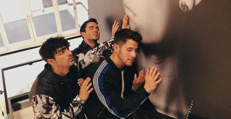 Jonas Brothers em divulgação com o álbum 'Happiness Begins' - Foto/Destaque Instagram