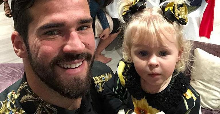 Alisson Becker e Helena - Reprodução/Instagram