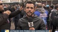 Manifestante invade entrada ao vivo - Reprodução/Globo