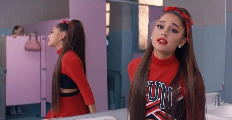 Ariana Grande anunciando sua nova fragrância ''thank u, next'' - Foto/Reprodução