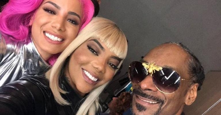 Anitta e Ludmilla com o rapper americano Snoop Dogg no clipe de 'Onda Diferente' - Acervo pessoal Anitta