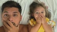 Bruno Gissoni e Madalena brincando - Divulgação/Instagram