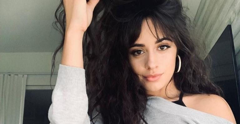 Camila Cabello surpreende fãs ao aparecer com cabelo natural para pocket show em Miami - Foto/Destaque Instagram