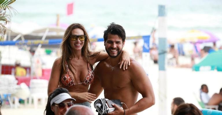 Nicole Bahls e Marcelo Bimbi curtindo uma praia no Rio de Janeiro - Dilson Silva/AgNews