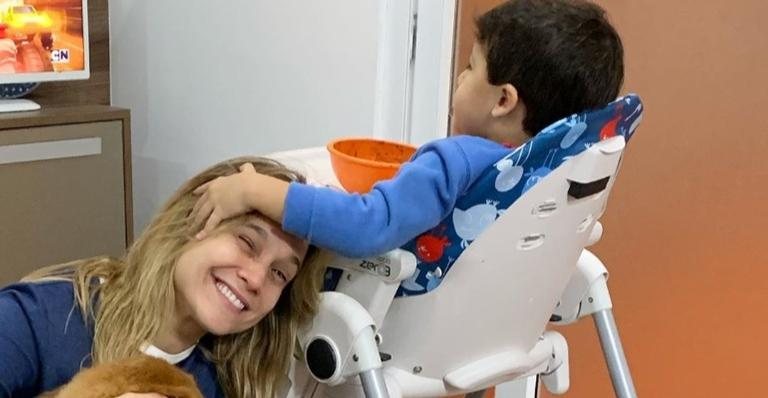 Fernanda Gentil em momento único e de amor ao lado do filho, Gabriel - Foto/Instagram