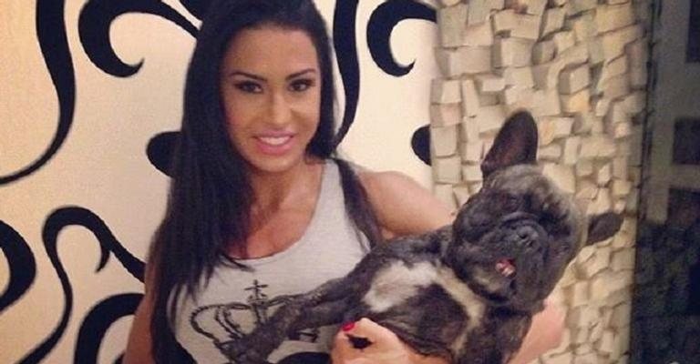 Gracyanne Barbosa com o seu cachorro Bruce (foto antiga) - Instagram