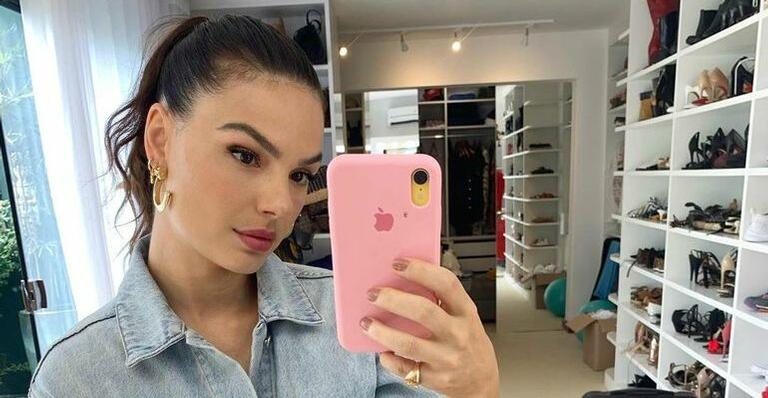 Isis Valverde esbanjou beleza e sensualidade com clique de backstage - Reprodução/Instagram