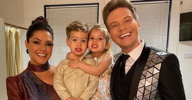 Thais Fersoza e Michel Teló com os filhos, Melinda e Teodoro, nos bastidores da final do The Voice Brasil 2019 - Instagram