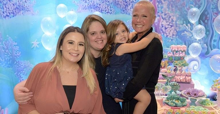 Xuxa será madrinha de Maya, filha do casal Vanessa Alves e Fabiane Geledan - Blad Meneghel