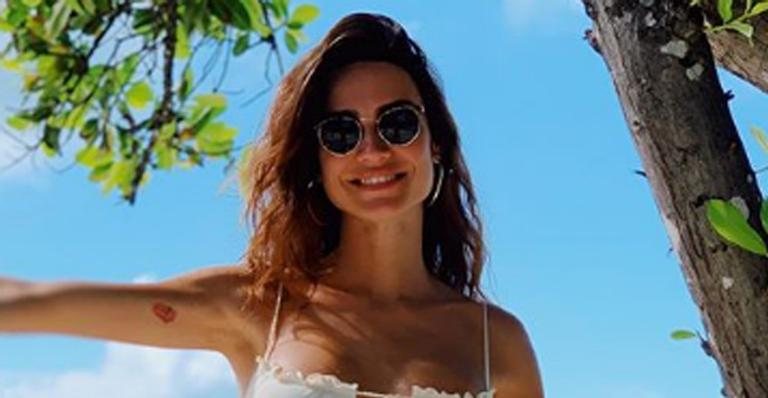 De biquíni branco, Thaila Ayala esbanja boa forma nas Maldivas - Instagram