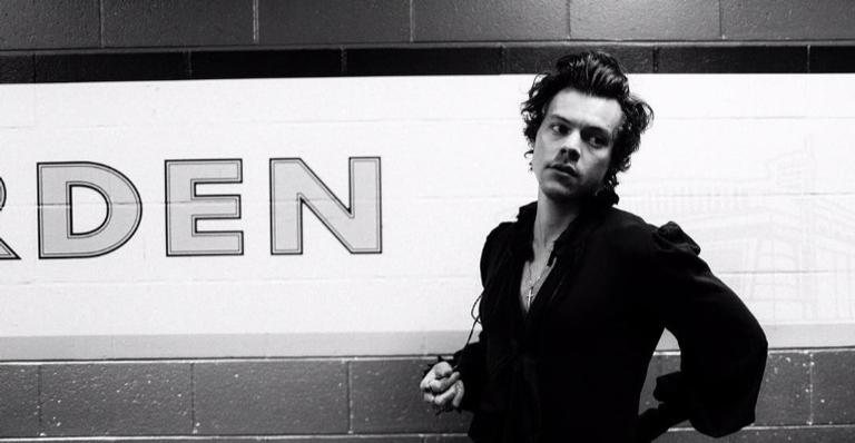 Harry Styles nos bastidores do seu último show com a turnê ''Live On Tour'' em 2018 - Foto/Instagram