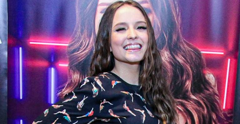 Larissa Manoela recebe famosos e fãs no camarim após show no RJ - Paulo Tauil / Agência BrazilNews